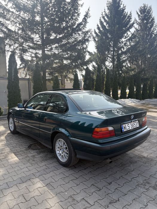 Samochód osobowy bmw 1.6 benzyna coupe stan kolekcjonerski.