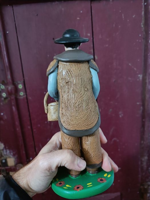 Figuras em barro com defeito