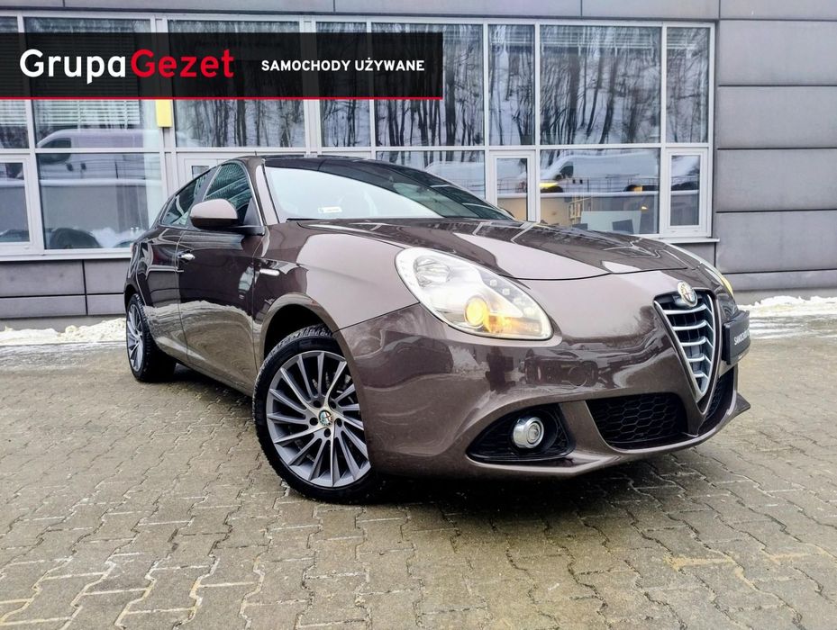 Alfa Romeo Giulietta Kupiony w salonie ,serwisowany niski przebieg