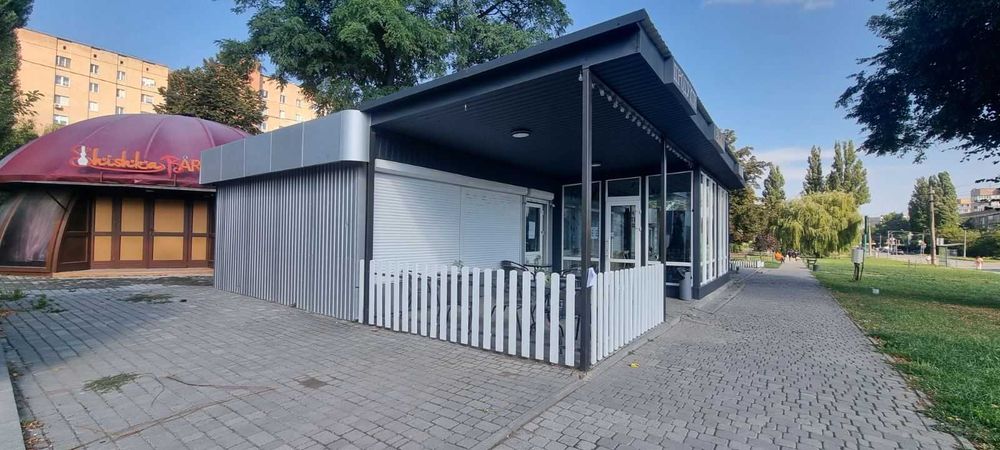 Продаються комерційні приміщення.