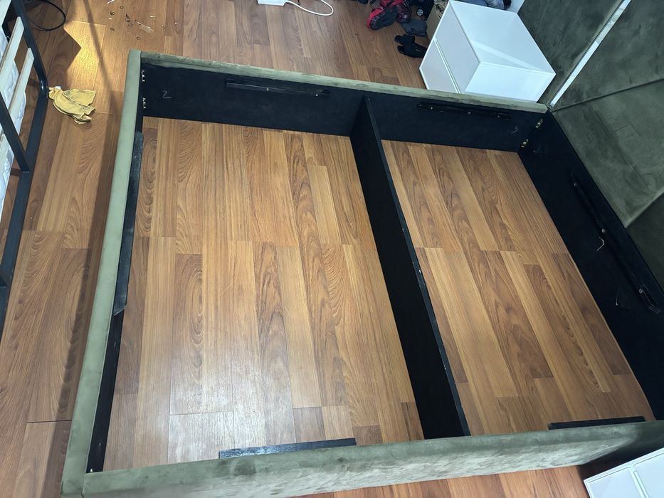 Cama+colchão+cabeceira e espelho