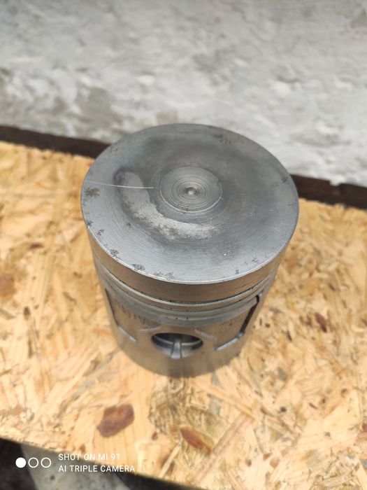 Продам поршень газ 52, 53 новые