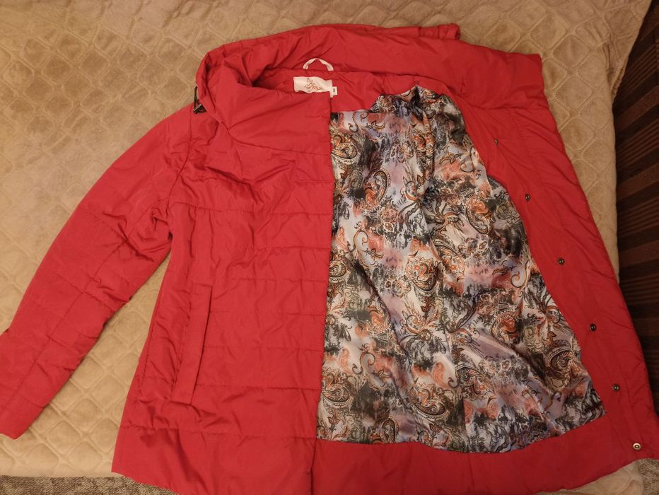 Жіноча тепла демісезонна куртка (б/в)