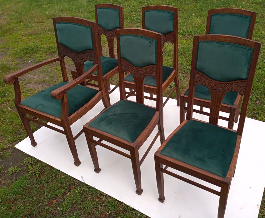 Stół dębowy z krzesłami