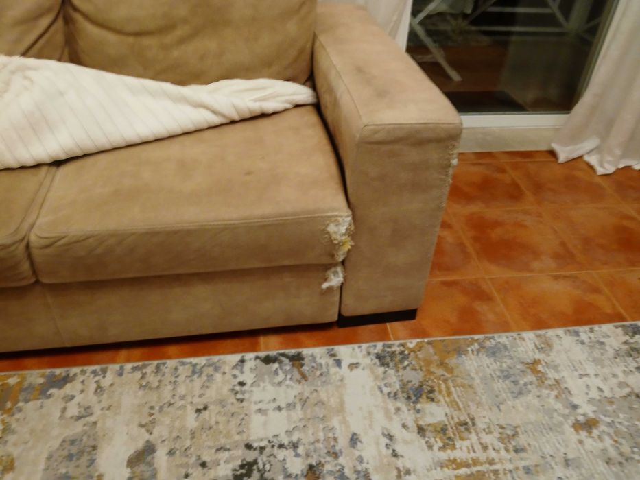 2 Sofás, um de 3 lugares e outro de 2 lugares