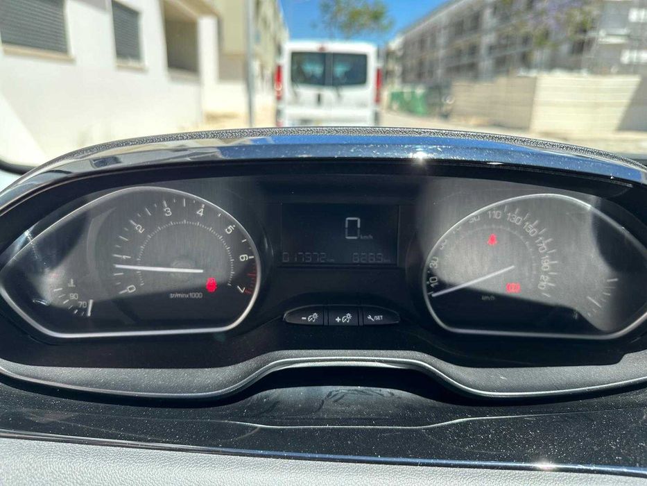 PEUGEOT 208 1.2 PureTech — APENAS 17.972 KM