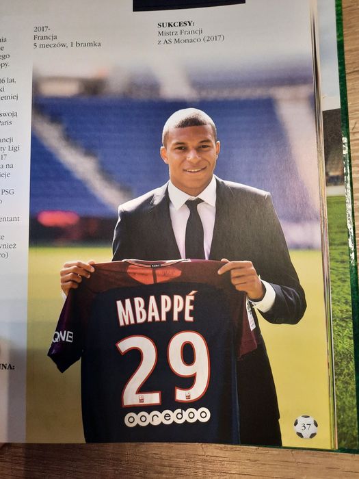 Książka Gwiazdy Piłki Nożnej.