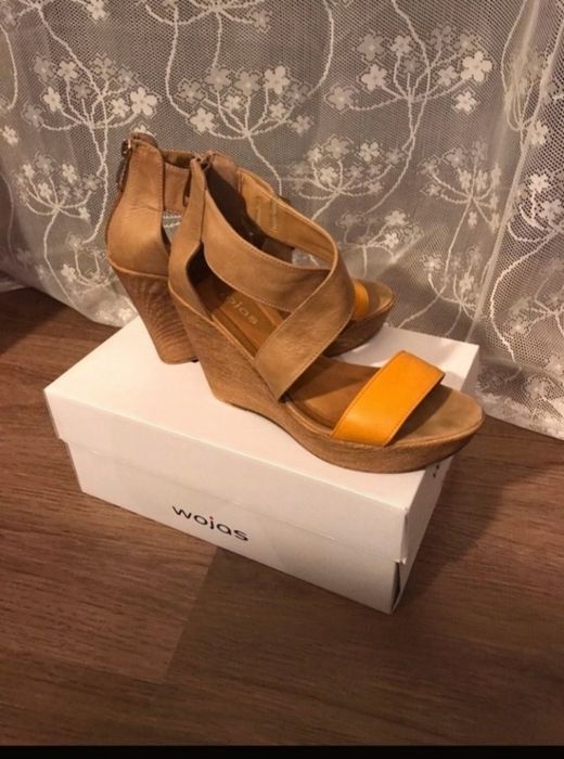 WOJAS buty sandały na koturnie skórzane
