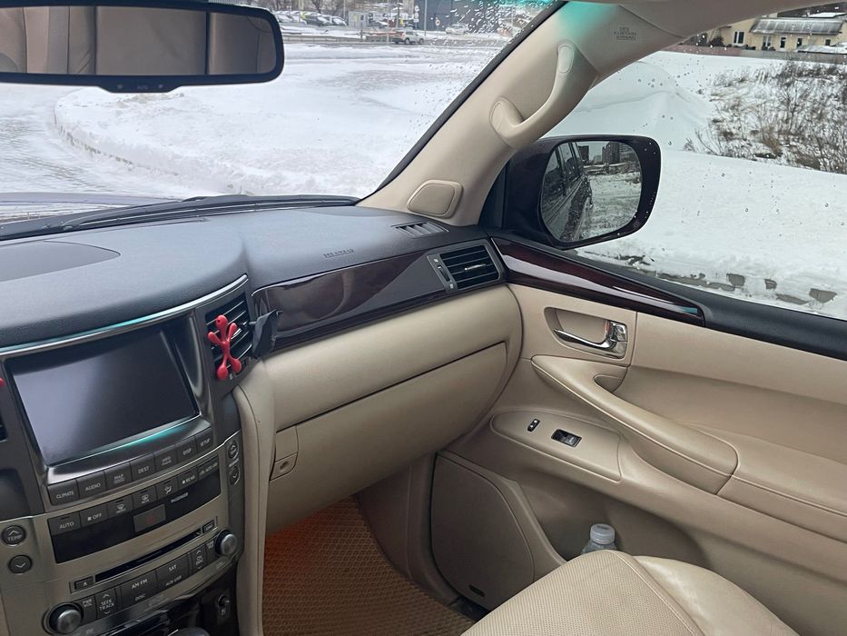 Lexus LX 570 гарний стан також цікавить ОБМІН