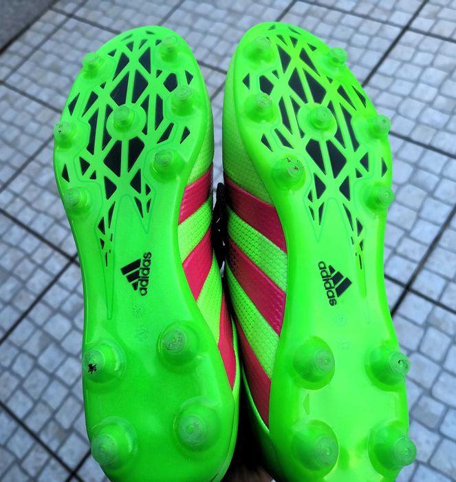 Chuteiras Adidas tamanho 43
