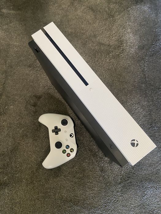 Xbox One S - 1TB + FORZA HORIZON 5 e FIFA 20