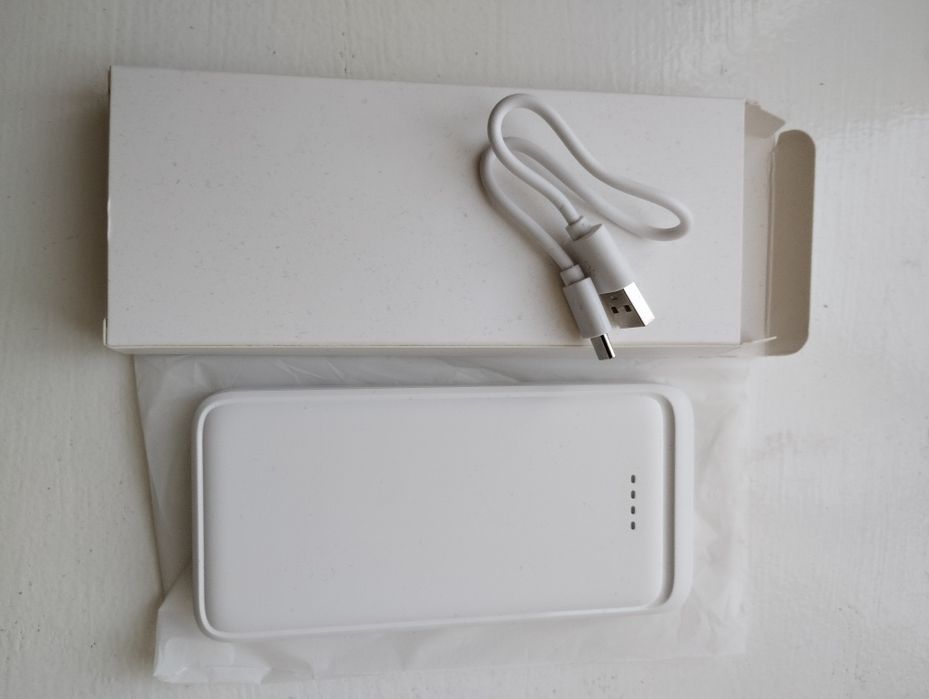 Павербанк новый 10000 mAh.  37 Wh.