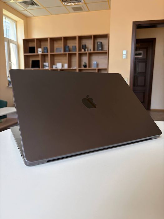 MacBook Pro 16" 2026 Apple M5 Pro 18-core CPU 48 GB 1TB Space Black (MGEC4)