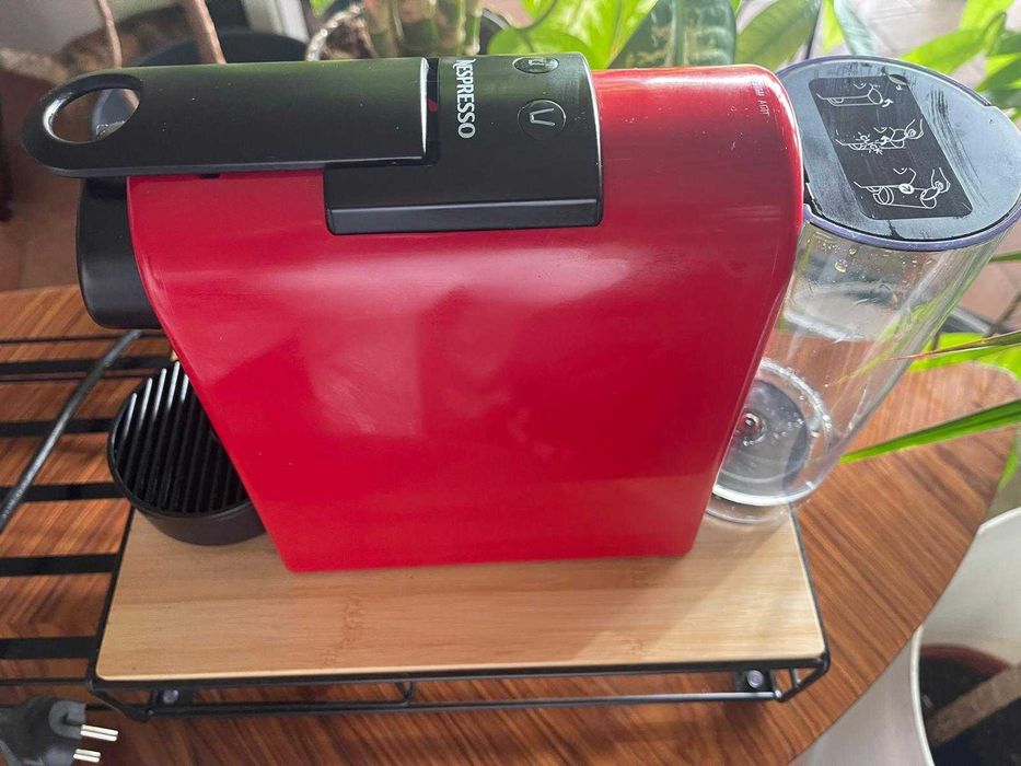 Máquina de café NESPRESSO semi-nova -  De'Longhi  + Dispensador de cápsulas - 1 mês de uso