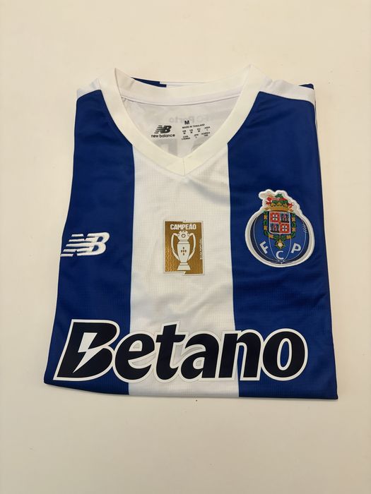Camisolas e kits de criança da Seleçao Nacional e clubes