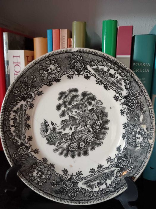 Vários Pratos Decorativos antigos