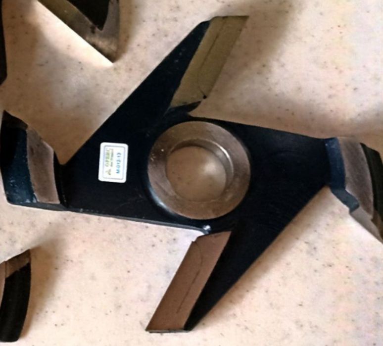 Фрези для фільонки 200x32
200 мм
По