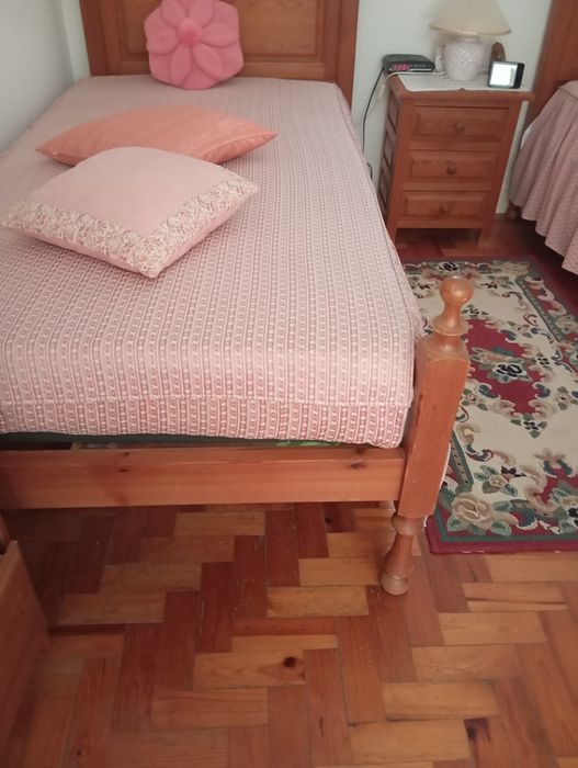 Mobília completa de quarto pinho cor mel para 2 pessoas