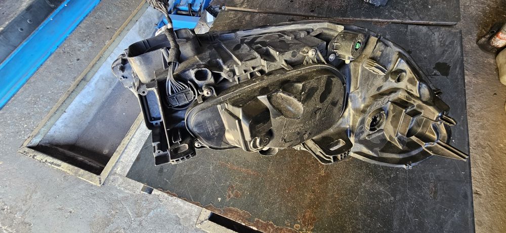 Farol para Volvo XC60