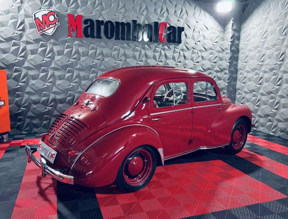 Renault 4 CV Ladybug64966186096385127