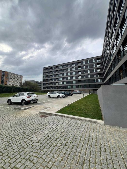 Apartamento T1 + Pátio Ext. + Parque Coberto / Porto - Asprela - Hospital São João
