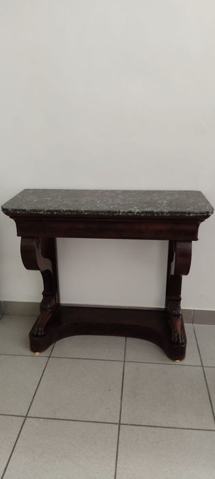 Aparador com pedra. Comoda. Movel entrada
