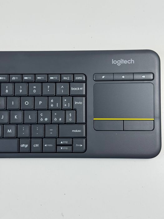 Бездротова компактна клавіатура з тачпадом Logitech K400 Plus Wireless Touch Black Italiano (мембранні клавіши, USB-приймач, італійська розкладка)