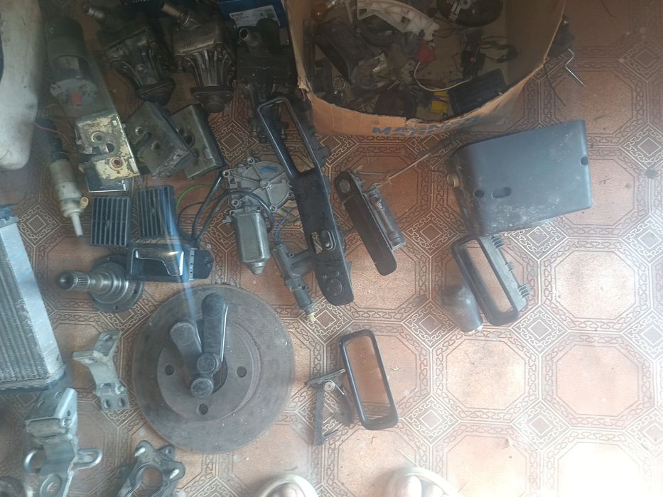 Запчастини ауді 80 б3