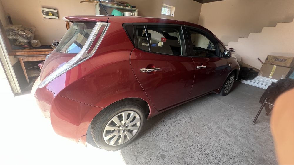 Продам Nissan leaf