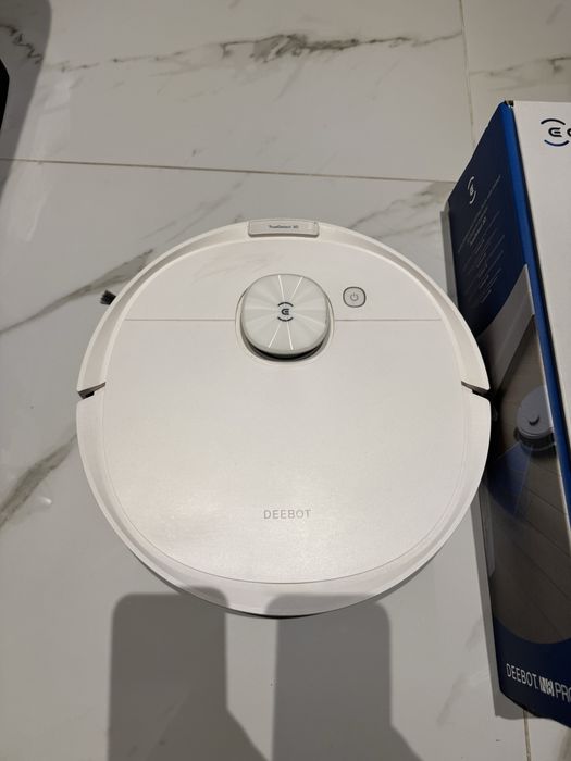 Моющий робот пылесос