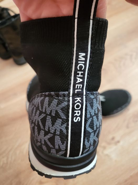 Продаю стильные слипоны Michael Kors