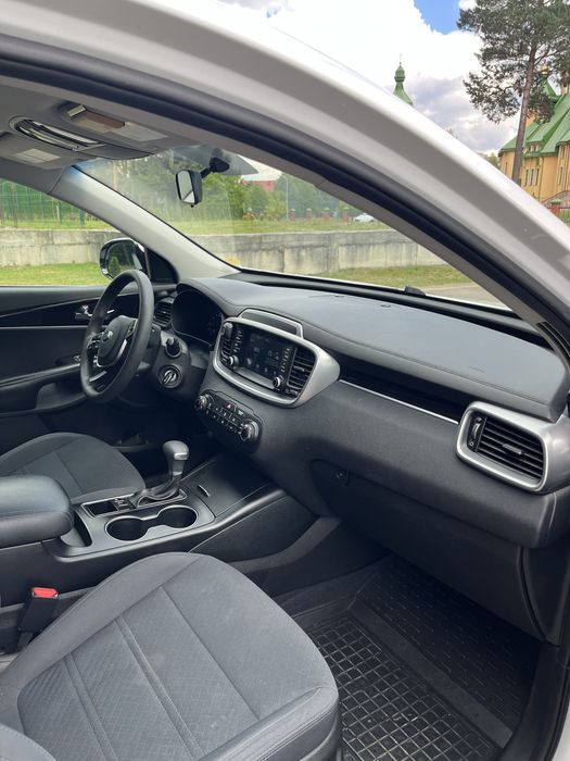 Kia Sorento 2018 VIN 5XYPGDA39KG523993 фото оголошення 9 з 11