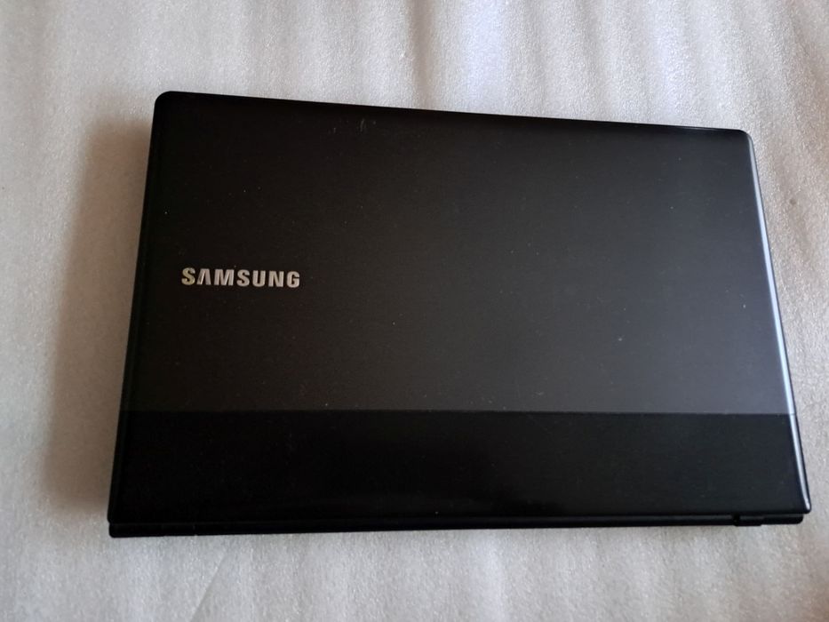 Samsung  NP 300. Core i5.  Grafika NVIDIA GeForce GT 620M.
