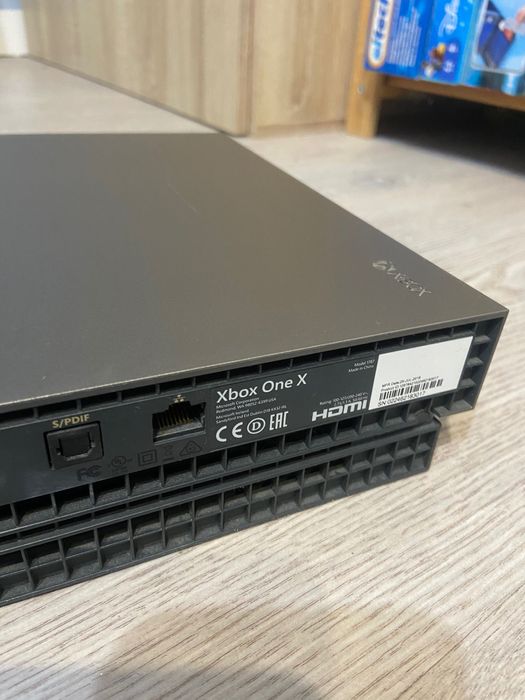 Konsola Xbox one x gold