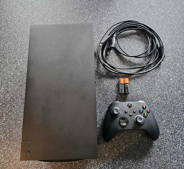 Xbox Series X 1 TB, 14 gier, kontroler w oryginalnym opakowaniu