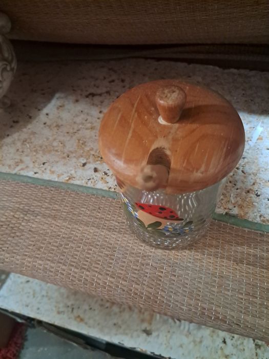 Açucareiro  em vidro com ta.pa em madeira