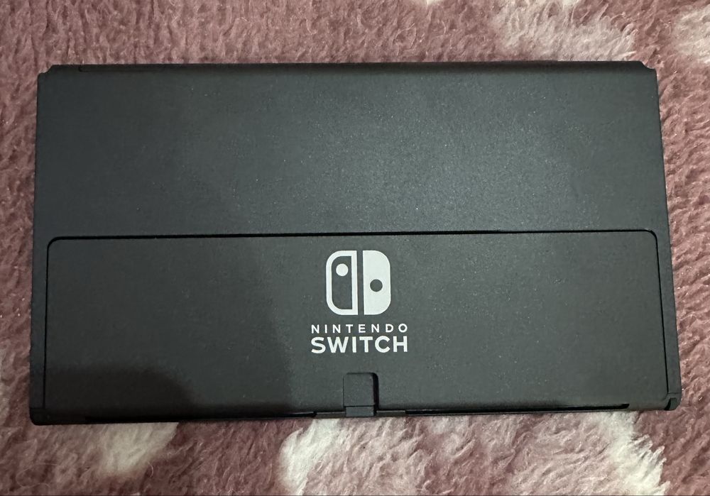 Nintendo Switch OLED - Branca + 2 jogos