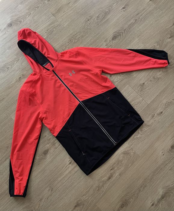 Спортивна вітровка Under Armour essential розмір М