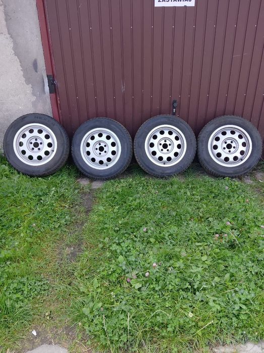 Komplet opon zimowych z alufelgami "15"