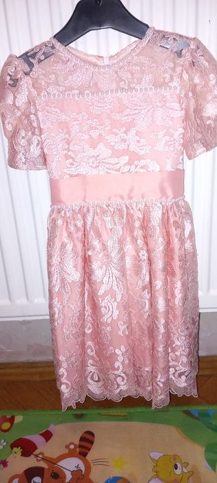 Дуже гарна святкова сукня