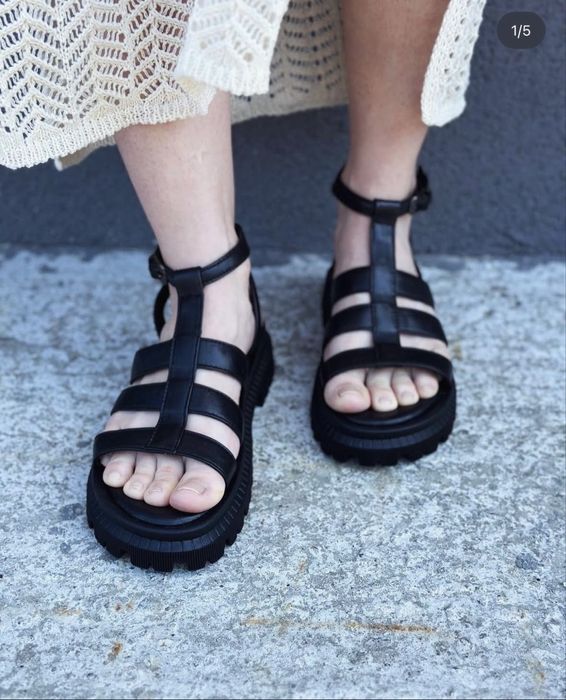 Босоніжки шкіряні