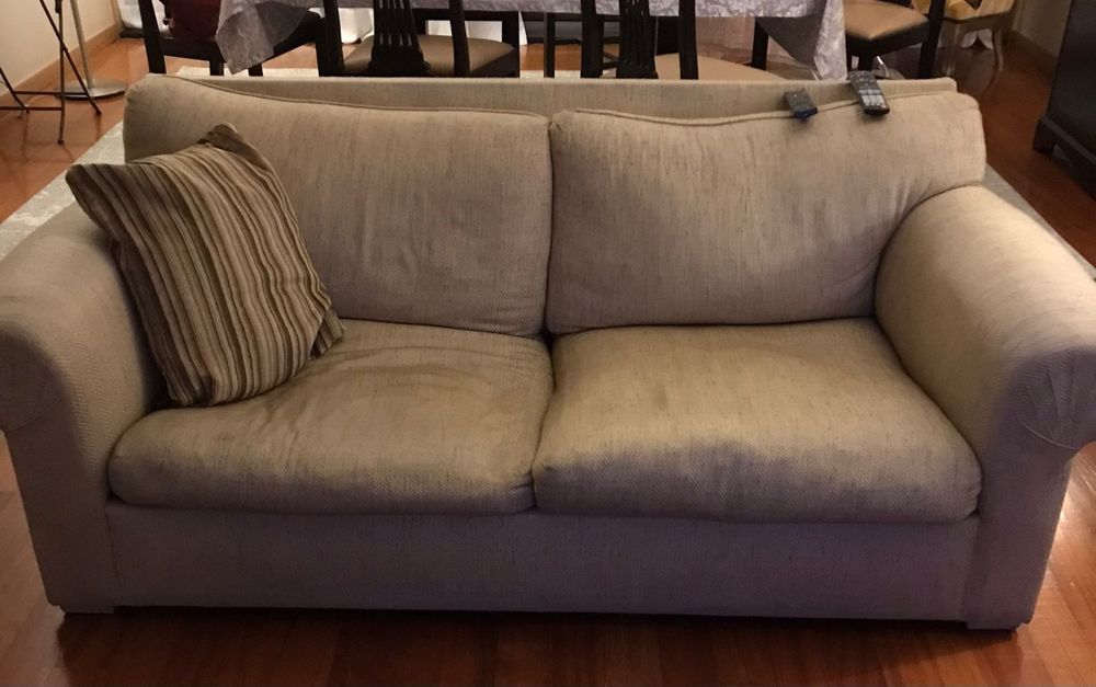 Sofá bege em bom estado