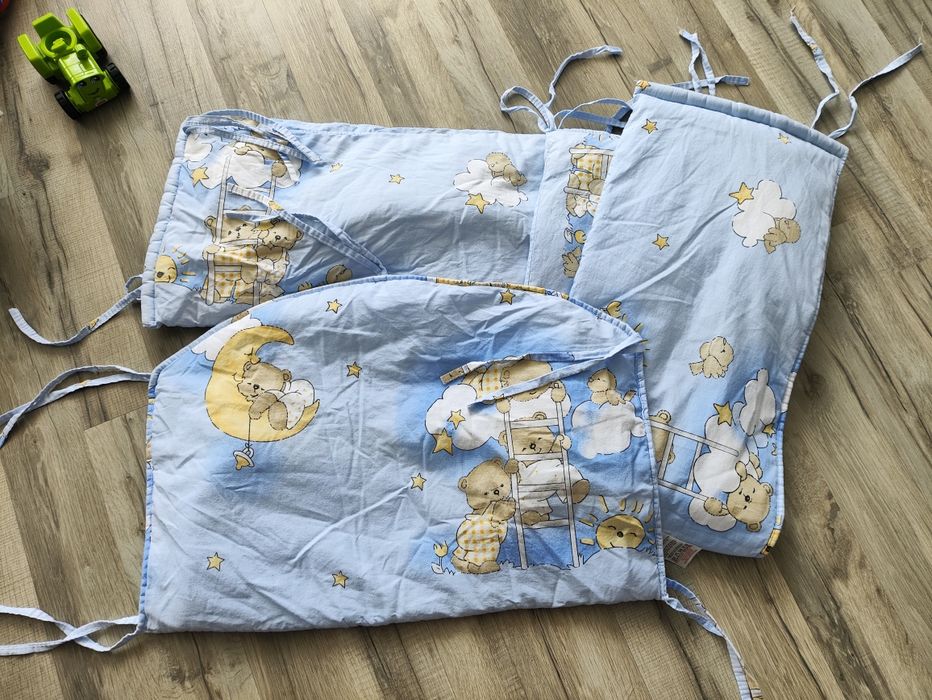 Бортики у дитяче ліжечко.