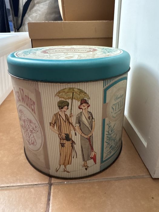 Gaveteiro em madeira maciça novo e caixa vintage metálica