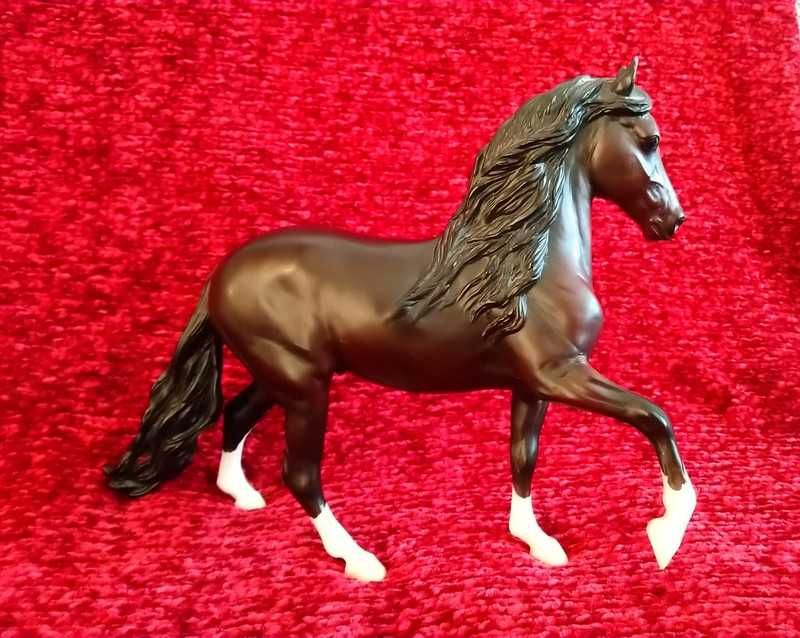 Breyer Traditional - RCH Ventarrones - figurka konia