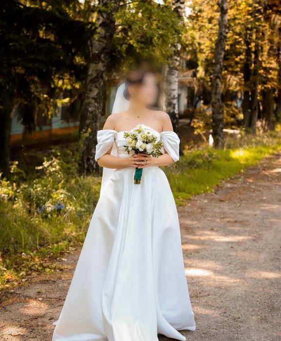Весільна сукня з шнуровкою