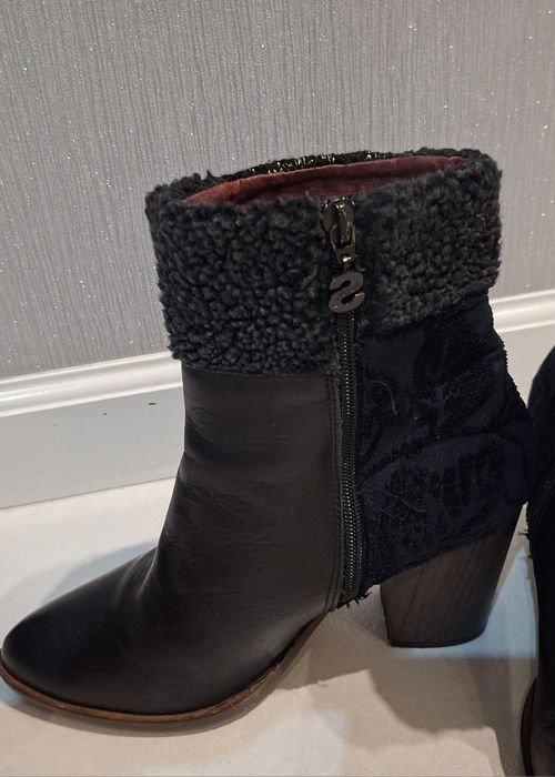 Skórzane botki na obcasie Desigual R 40