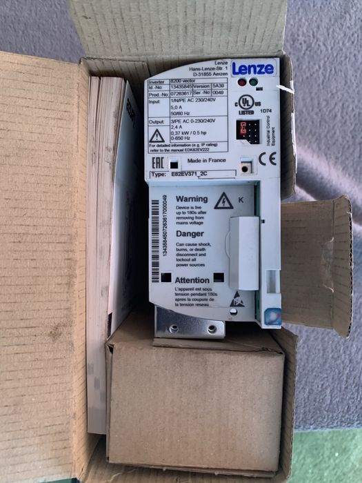Przemiennik częstotliwości, regulator obrotów, Lenze  E82Ev371_2C