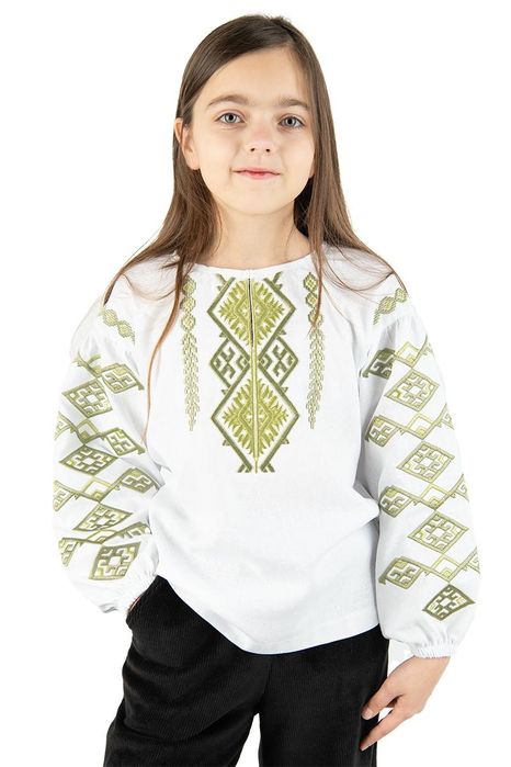 Новинки лляних вишиванок для всієї родини