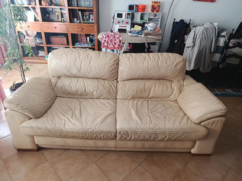 Sofá em pele verdadeira